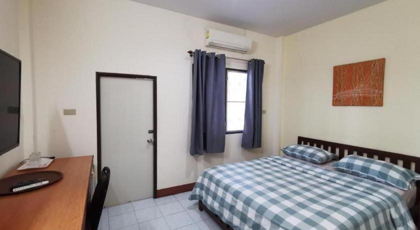 Deejai Hotel Си Рача Екстериор снимка